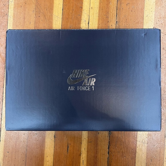 Nike Air Force One Mid - University Red and Midnight Navy - Picture 2 of 3